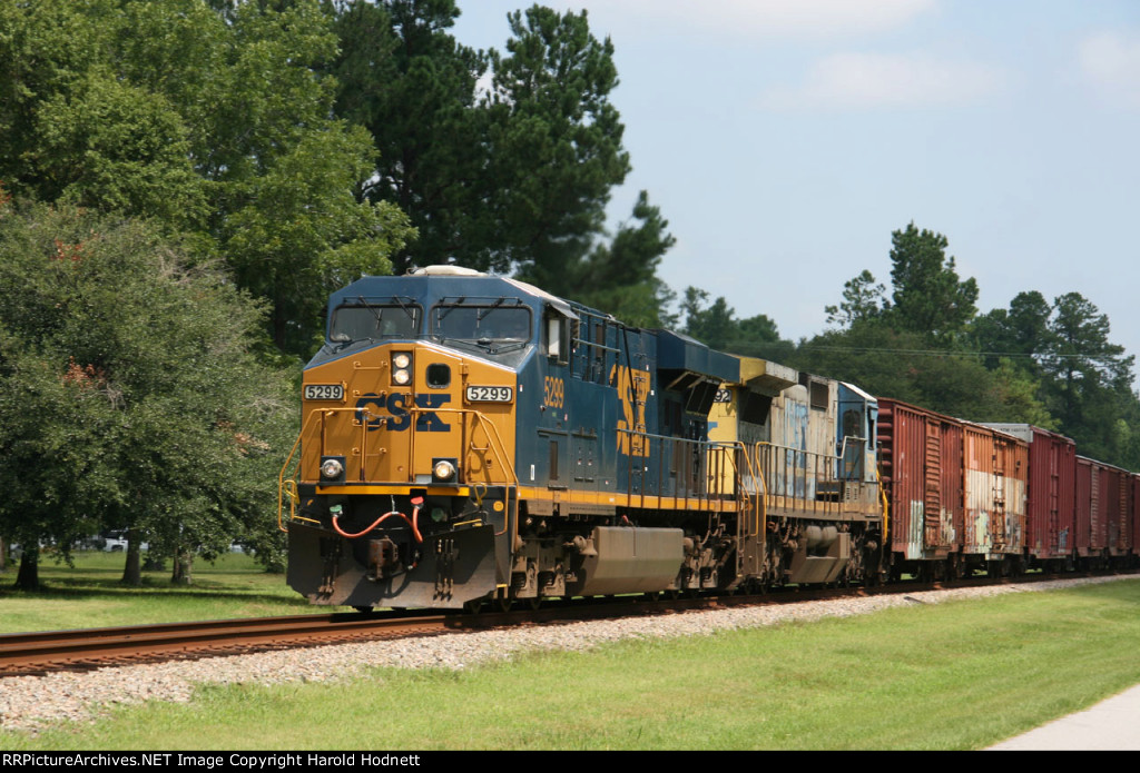 CSX 5299 leads a train southbound